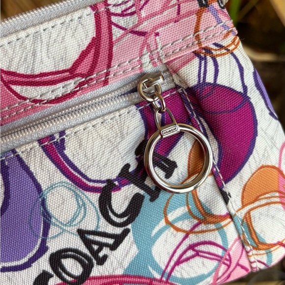 Authentic COACH 1941 POPPY shimmery Leather/thick Cotton zip closure wristlet - Picture 7 of 14